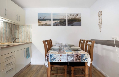 Bakenberg House | Bungalow 'Bungalow Schoner Greif, Bgl 8' with Private Terrace and Wi-Fi