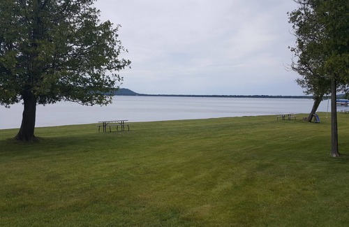 Maple City Cottage | "Bungalow" on the Sunset Side of Beautiful Glen Lake