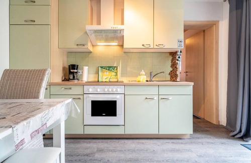 Muritz House | Bungalow 'Seeperle 1' with Lake View, Private Terrace and Private Garden