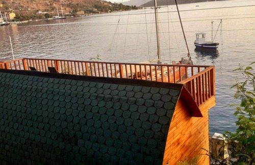 Ortakentyahsi Belediyesi House | Bungalow With Pier Terrace View in Bozburun