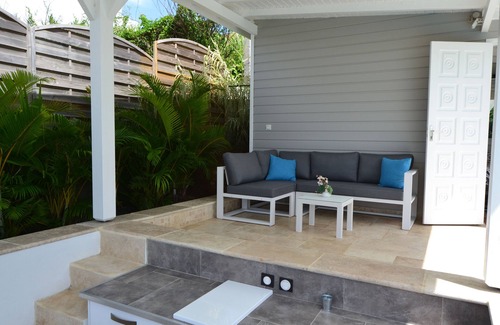 Circuit 1C1 House | Bungalow with pool and jacuzzi