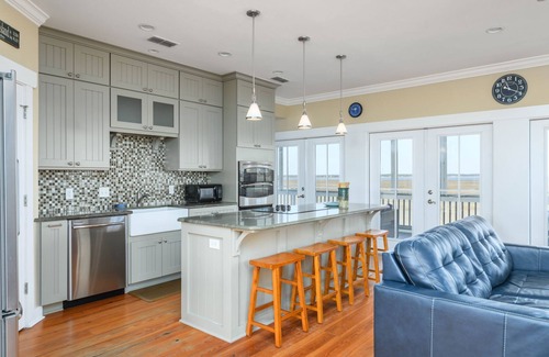 Oceanmarsh Subdivision House | Buried Treasure - Great Marsh Views on Harbor!