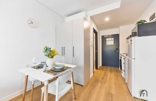 Burwood Apartment | Burwood Central Apt - Cooking, Laundry, Parking