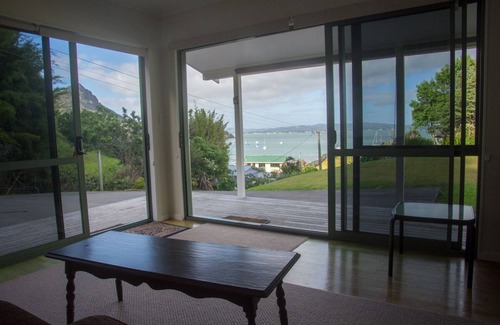 Whangarei Heads Cottage | Bush backdrop, privacy and Bay views
