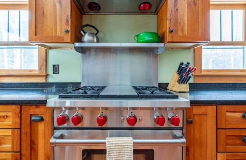 Monticello Cabin | Bush Kill Park - Lodge w/Hot Tub on 330 Acres