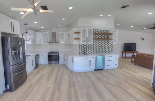 Parker Strip House | Bush Master Suite Sum