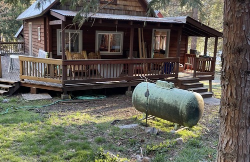 Sierra City Cabin | Butte Bungalow- 30+day rental- Sierra Buttes, Yuba River and Lakes Basin!
