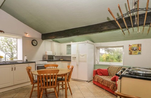 Tunstall Cottage | BUTTERLANDS FARMHOUSE, pet friendly, with open fire in Biddulph