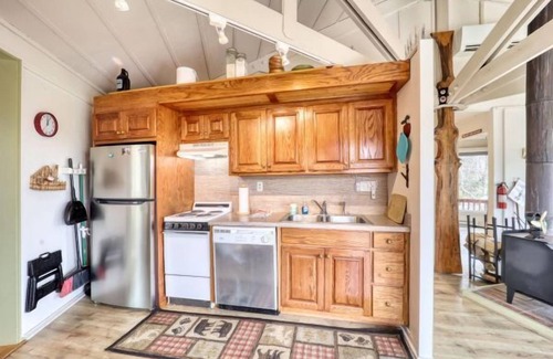 Beech Mountain Ski Chalet | BW-7 Mountain Treehouse Authentic Roundhouse near Beech Mountain activities