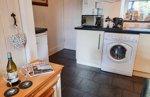 Tanygrisiau Cottage | BWTHYN GER AFON (RIVERPLACE COTTAGE), pet friendly in Tanygrisiau