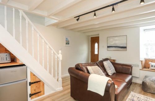 Cemaes Bay House | Bwthyn Lili Lily Cottage