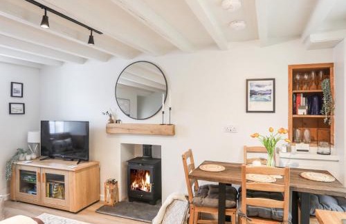 Cemaes Bay House | Bwthyn Lili Lily Cottage