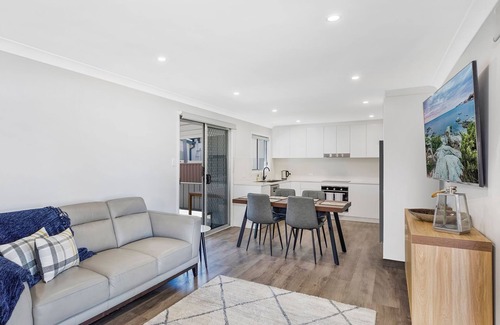 Blue Bay Apartment | By The Bay - Modern accommodation