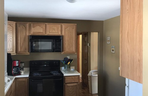 Falmouth House | By the Water - Steps to the Beach - 4Br, AC, Views of Vineyard Sound