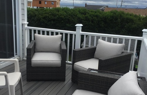 Falmouth House | By the Water - Steps to the Beach - 4Br, AC, Views of Vineyard Sound