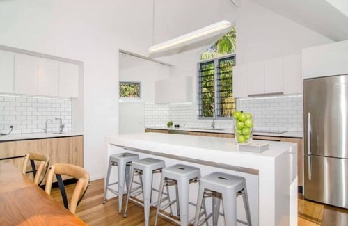 Byron Bay Ski Chalet | Byron Bay The Pass Beach House