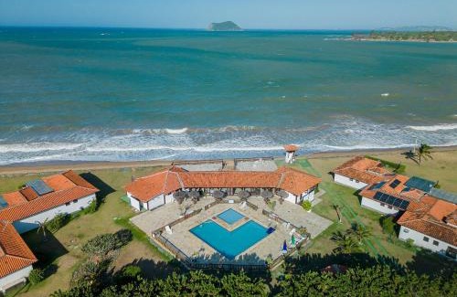 Praia Rasa House | Bz60 House in a condominium right on the sand