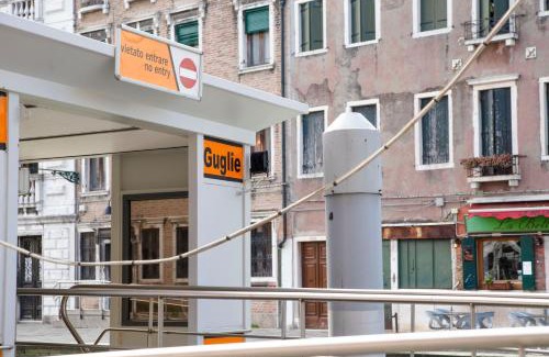 Cannaregio Apartment | Cà Gamba by Venicevillas, Guglie