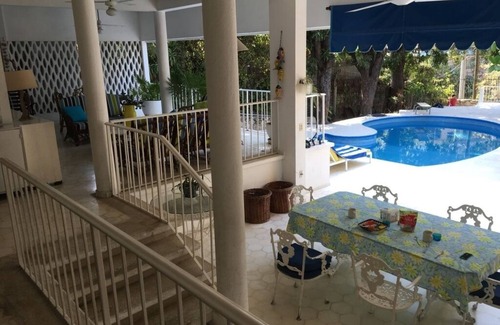 Costera Acapulco Villa | Cómoda y linda casa en Acapulco a pasos de la Diana y de la Playa Condesa.