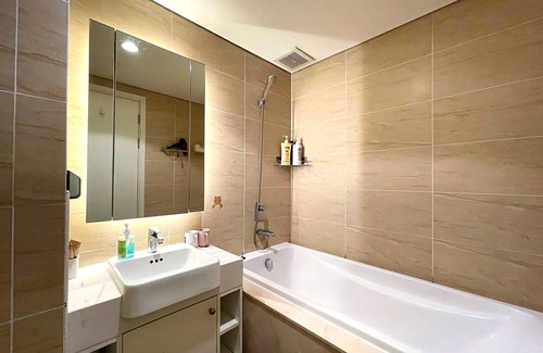 Trung Hoa Nhan Chinh Apartment | Căn hộ 2 phòng ngủ, 2 phòng tắm, tiện nghi - Vinhomes D'Capitale