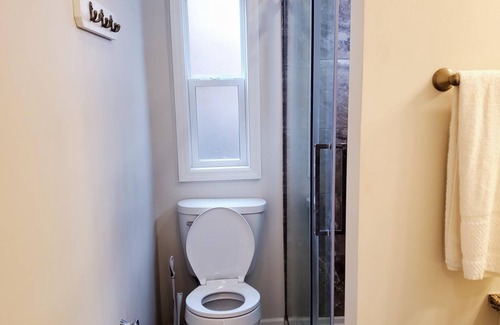 Sherrills Ford Cabin | C-23 Lake level 2 Bedroom Tiny Home