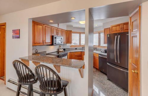 Bretton Woods House | C15 Ski-In Ski-Out Townhouse with Hot Tub & Stunning Mount Washington Views, Pets welcome
