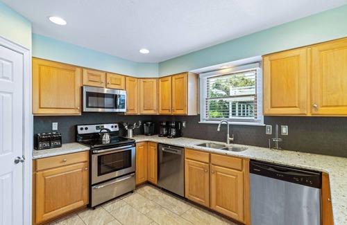 Ocean Hill House | C5058 Close to the Beach! Dogs Ok!Free Pool Heat March through May! Specials!