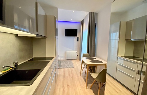 15th Arrondissement Apartment | C8 Mini Studio Design 175Blo-Paris Convention