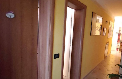 Dorsoduro House | Ca 'Barozzi - Large Red ensuite -