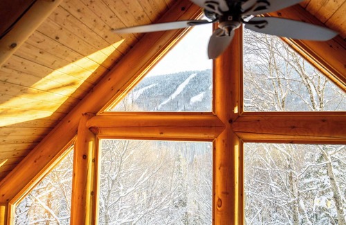 Notre-Dame-Auxiliatrice-de-Buckland Ski Chalet | L'Antaya | Round Wooden Chalet