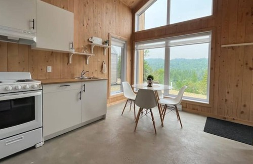 Sainte-Marguerite-du-Lac-Masson Cabin | Vrbo Property