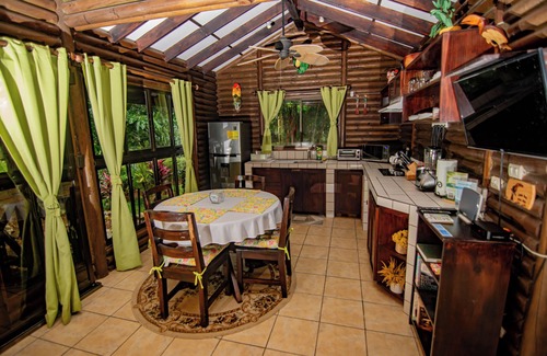 Barrio Pilo Cabin | Cabaña Los Tucanes - Paradise for Couples!
