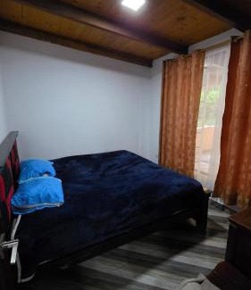 Apuela Ski Chalet | Cabaña rústica con encanto y luces cálidas para noches inolvidables