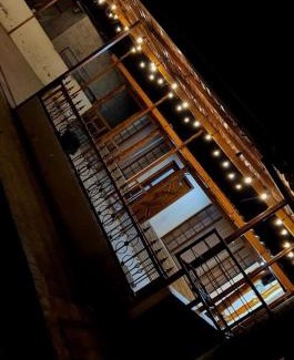 Apuela Ski Chalet | Cabaña rústica con encanto y luces cálidas para noches inolvidables