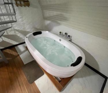 Canela Ski Chalet | Cabana no Monte com Hidromassagem!