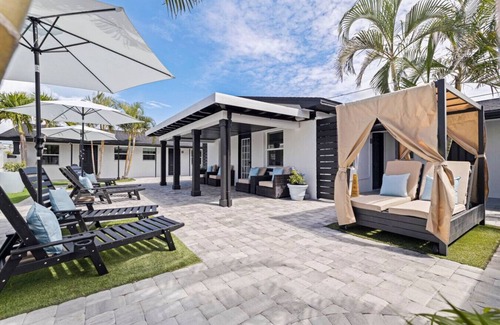 Capri Isle Hotel | Cabanas of Treasure Island #8