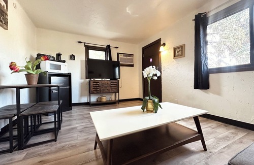 Manitou Springs Cabin | Cabin 13 | 1BR Adobe Cabin Near Hiking Trails