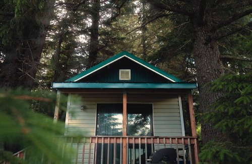 Haines House | Cabin 2 Lynn View Lodge
