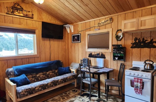 Jardine Cabin | CABIN 2- Secluded cabin 5.25 miles. from North entrance to Yellowstone!