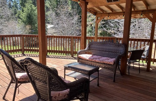 Ashland House | Cabin #20 at Hyatt Lake Resort
