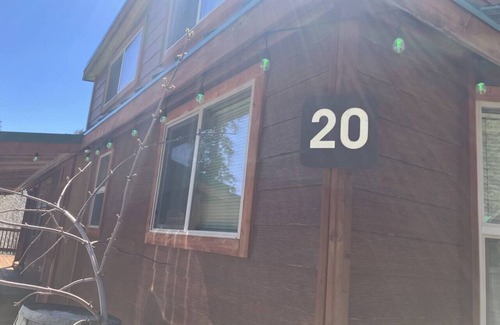 Ashland House | Cabin #20 at Hyatt Lake Resort