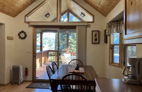 Ashland House | Cabin #25 at Hyatt Lake Resort
