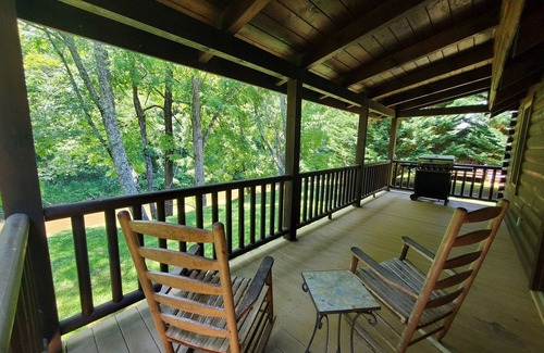Galax Apartment | Cabin 299 - Along the Way