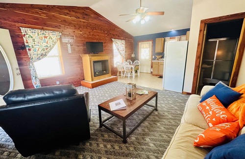 Eureka Springs Cabin | Cabin #3 - Pet/Family Friendly - Giant Spa Tub, Beautiful Ozark Mountain Cabin