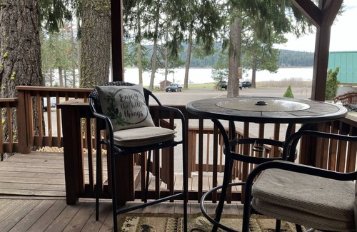 Ashland House | Cabin #4 at Hyatt Lake Resort