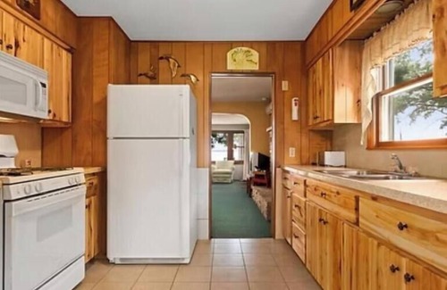 Pine River Apartment | Cabin 5 at Heath's Resort