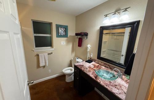 Lakehills House | Cabin 6 The Roost Cabins