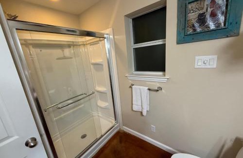 Lakehills House | Cabin 6 The Roost Cabins