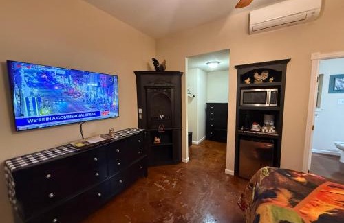 Lakehills House | Cabin 6 The Roost Cabins