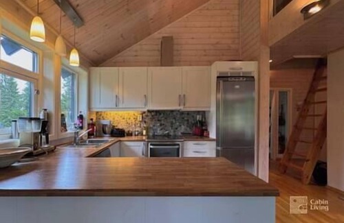 Al Municipality House | Cabin at Sjusjøen Birkebeiner trail – ski in/out, 8 beds, 2 bathrooms & WIFI